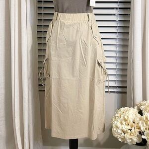 NWOT: Women’s Beige Cargo Style Skirt
